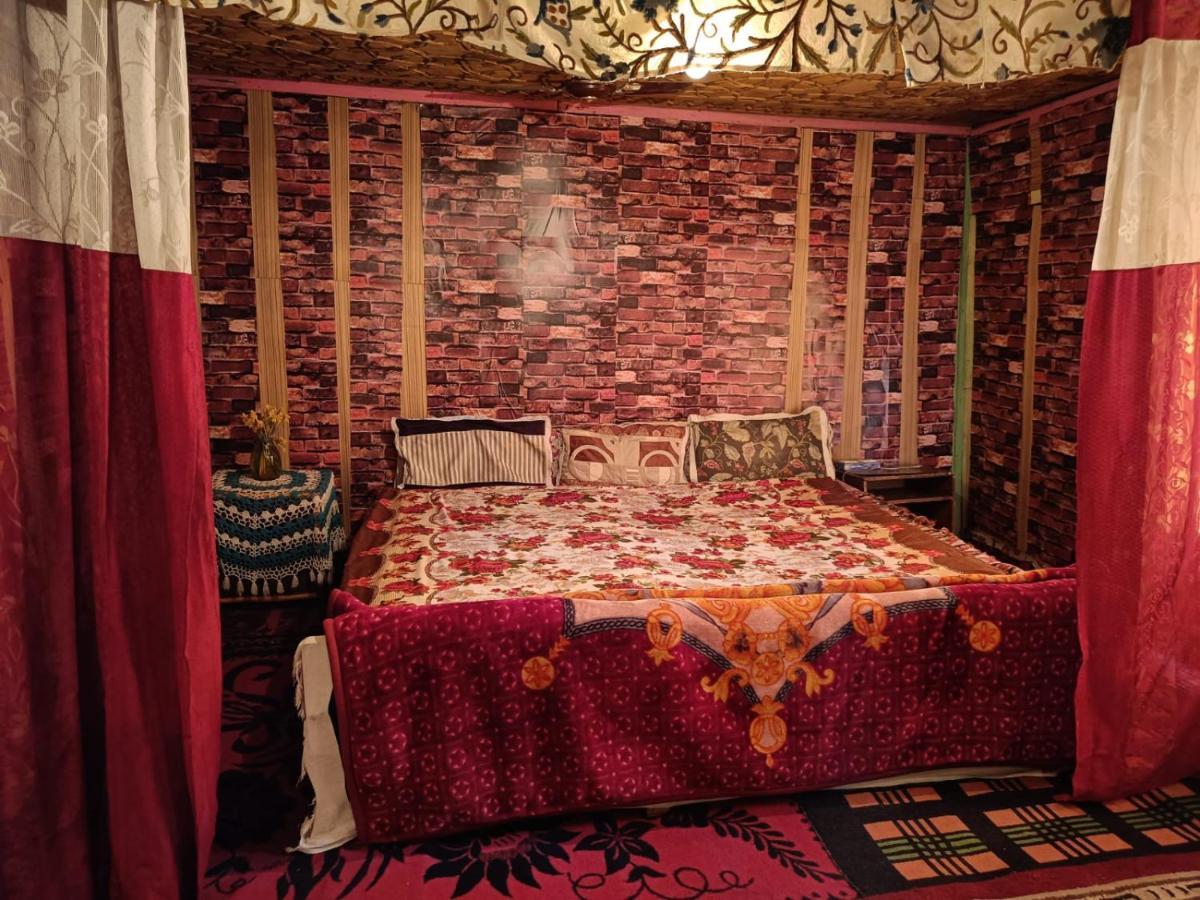Island Homestay ศรีนาการ์ ภายนอก รูปภาพ