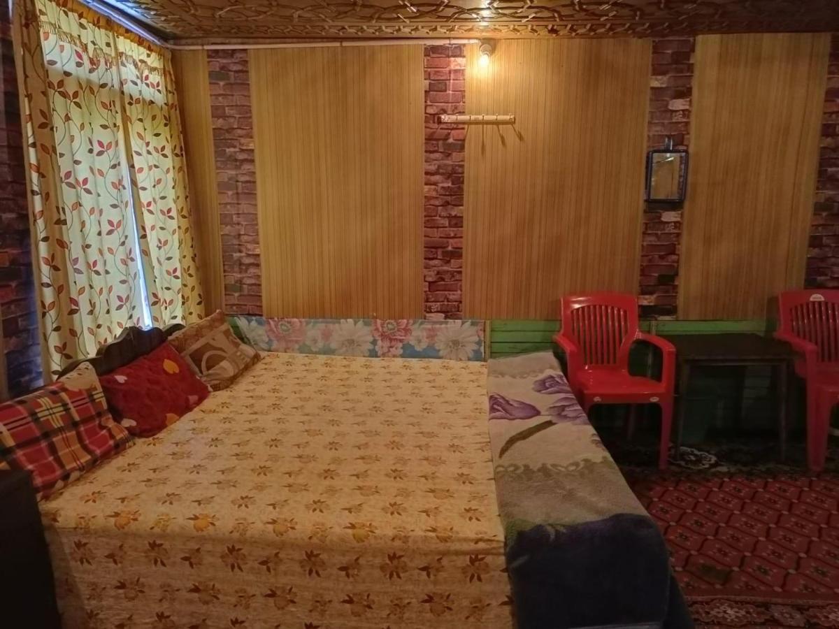 Island Homestay ศรีนาการ์ ภายนอก รูปภาพ