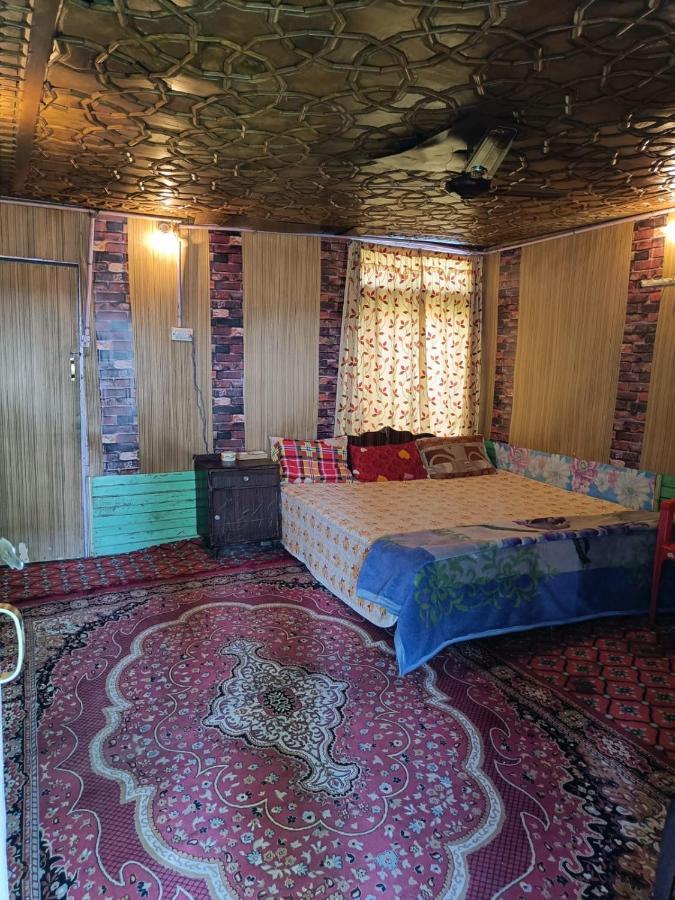 Island Homestay ศรีนาการ์ ภายนอก รูปภาพ